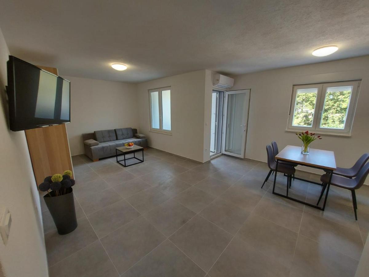 Apartments Neva Makarska Exterior photo