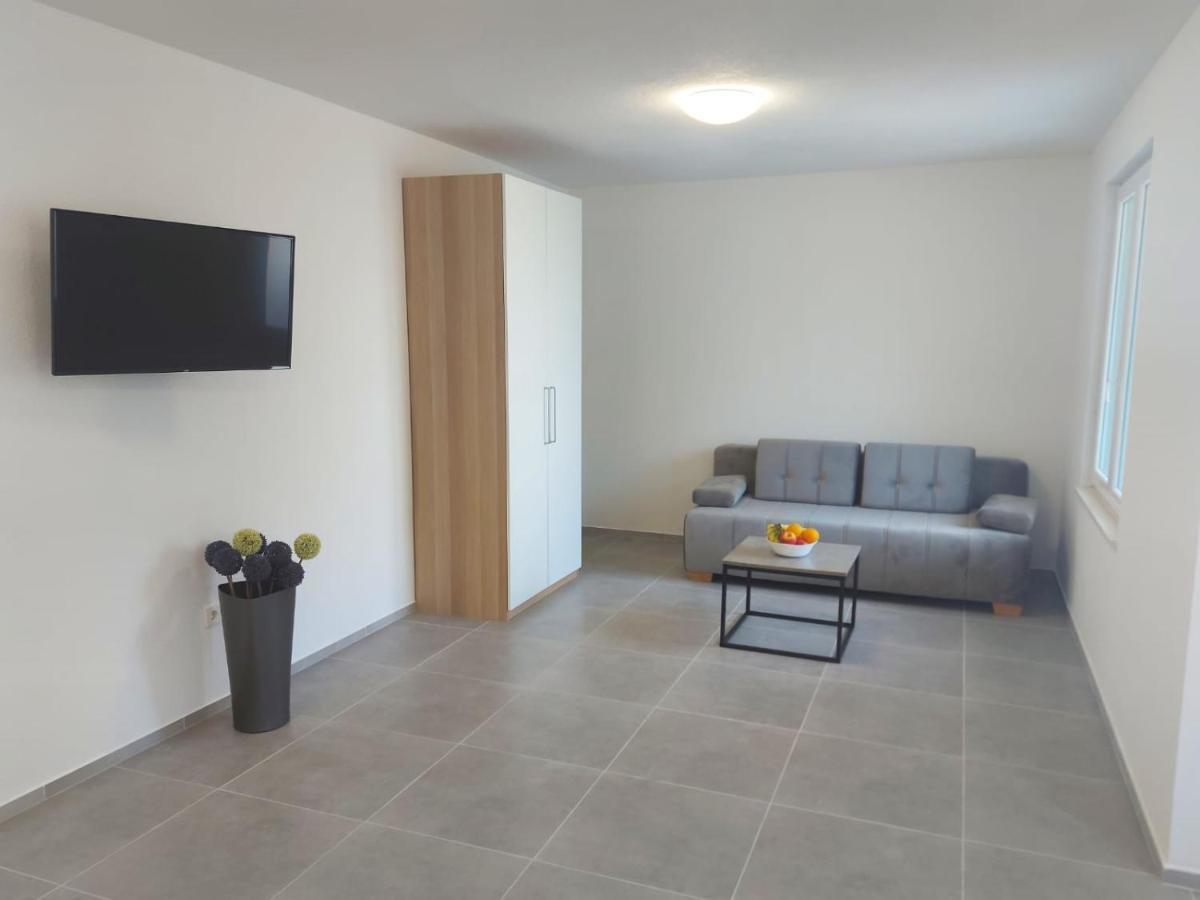 Apartments Neva Makarska Exterior photo