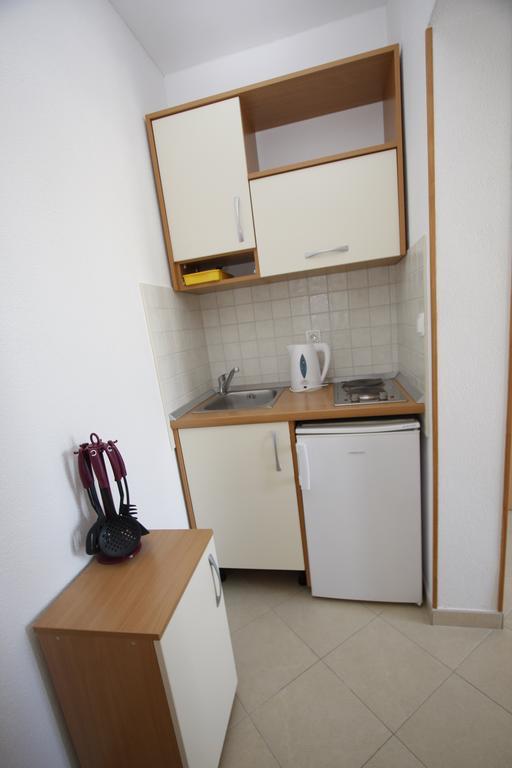 Apartments Neva Makarska Room photo
