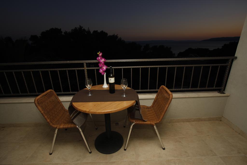 Apartments Neva Makarska Room photo