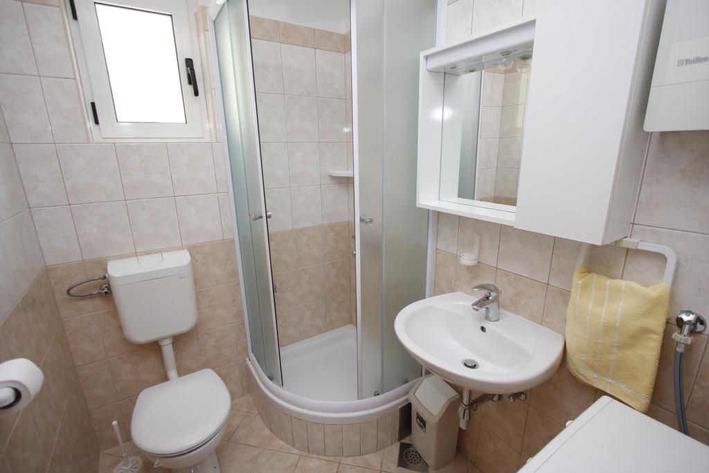 Apartments Neva Makarska Room photo