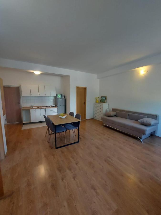 Apartments Neva Makarska Exterior photo