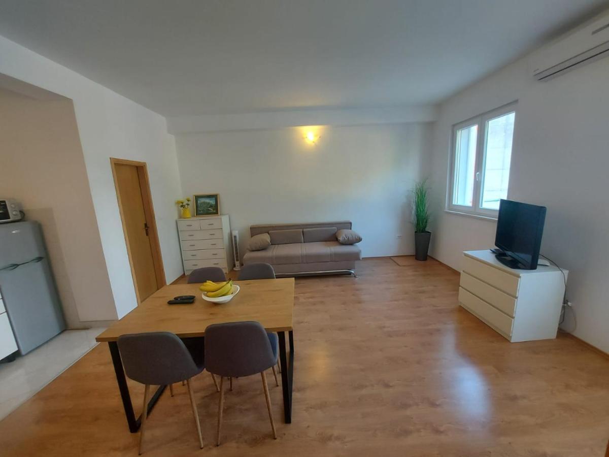 Apartments Neva Makarska Exterior photo