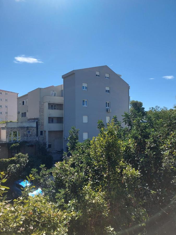 Apartments Neva Makarska Exterior photo