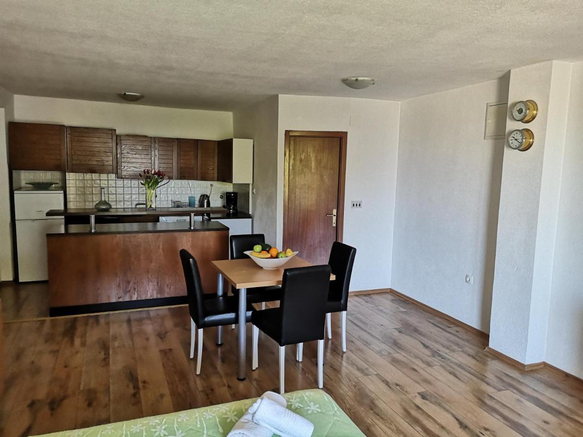 Apartments Neva Makarska Exterior photo